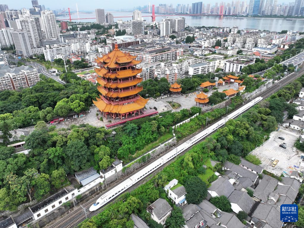 全国铁路7月1日起实行新的列车运行图