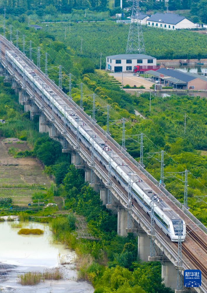 全国铁路7月1日起实行新的列车运行图