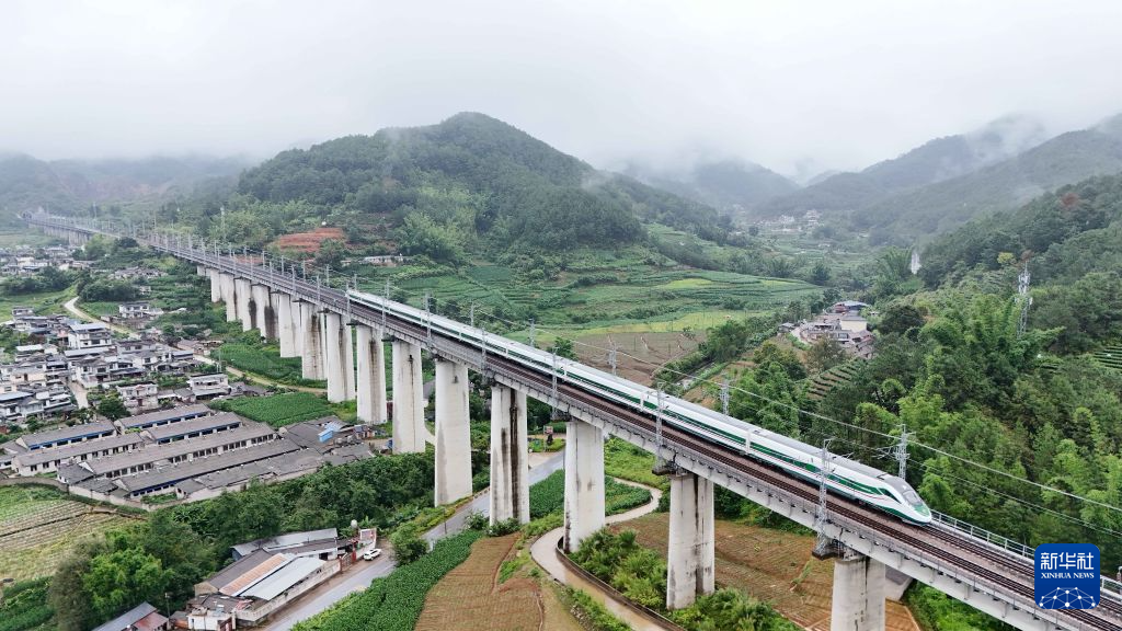 全国铁路7月1日起实行新的列车运行图
