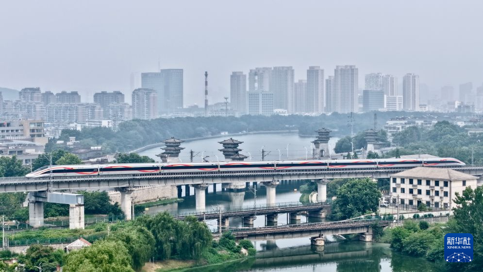 全国铁路7月1日起实行新的列车运行图