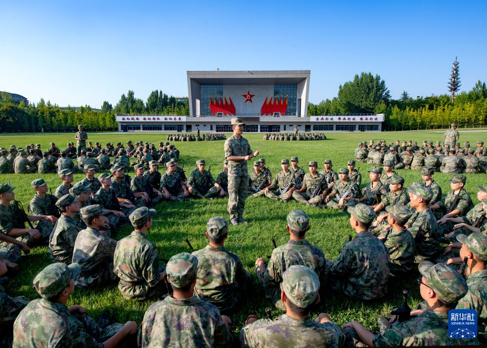 倚天长剑啸东风——写在战略导弹部队组建60周年之际