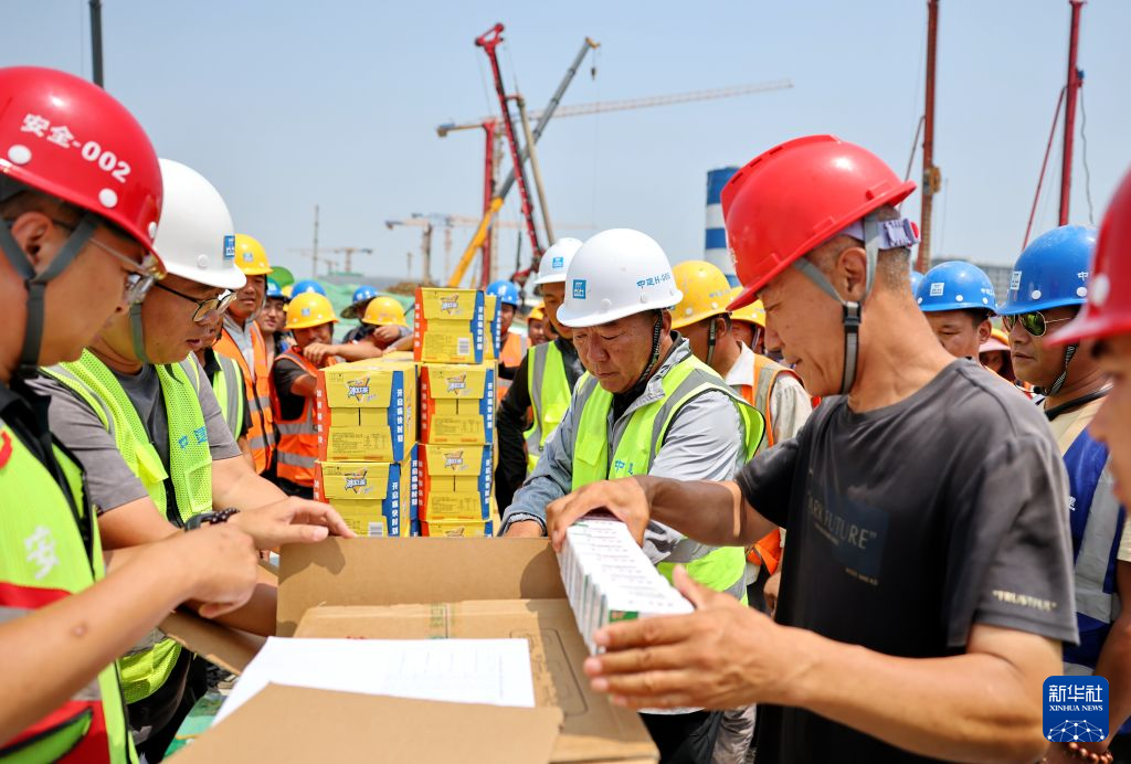 高温下的雄安建设一线