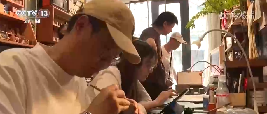 潜力大、活力足,政策“组合拳”护航夯实线下消费根基 让市场更红火 潜力大、活力足,政策“组合拳”护航夯实线下消费根基 让市场更红火