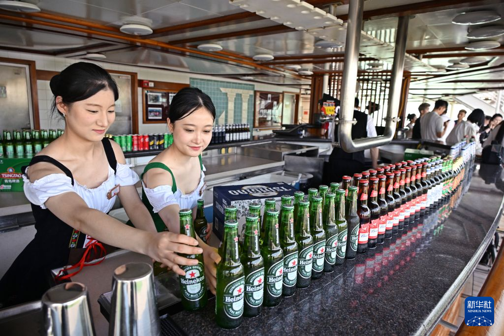 青岛:“海上啤酒节” 邮轮静态游