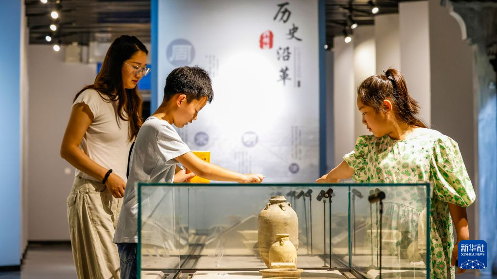 走进博物馆 学知识享清凉