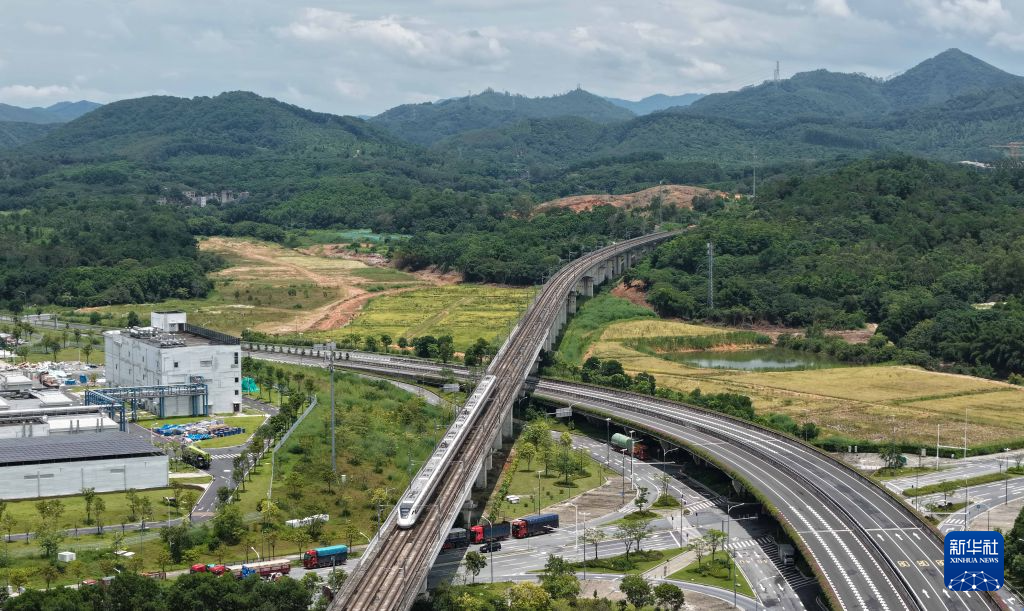 穗深城际铁路全线贯通运营