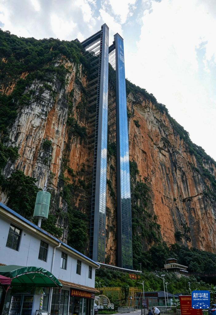 “空中校车”托举云端求学路