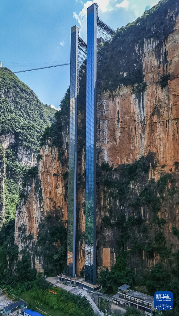 “空中校车”托举云端求学路
