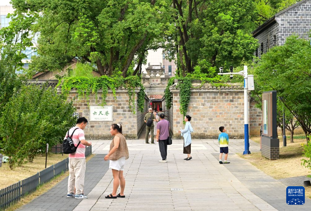 安徽桐城:六尺巷暑期文旅热