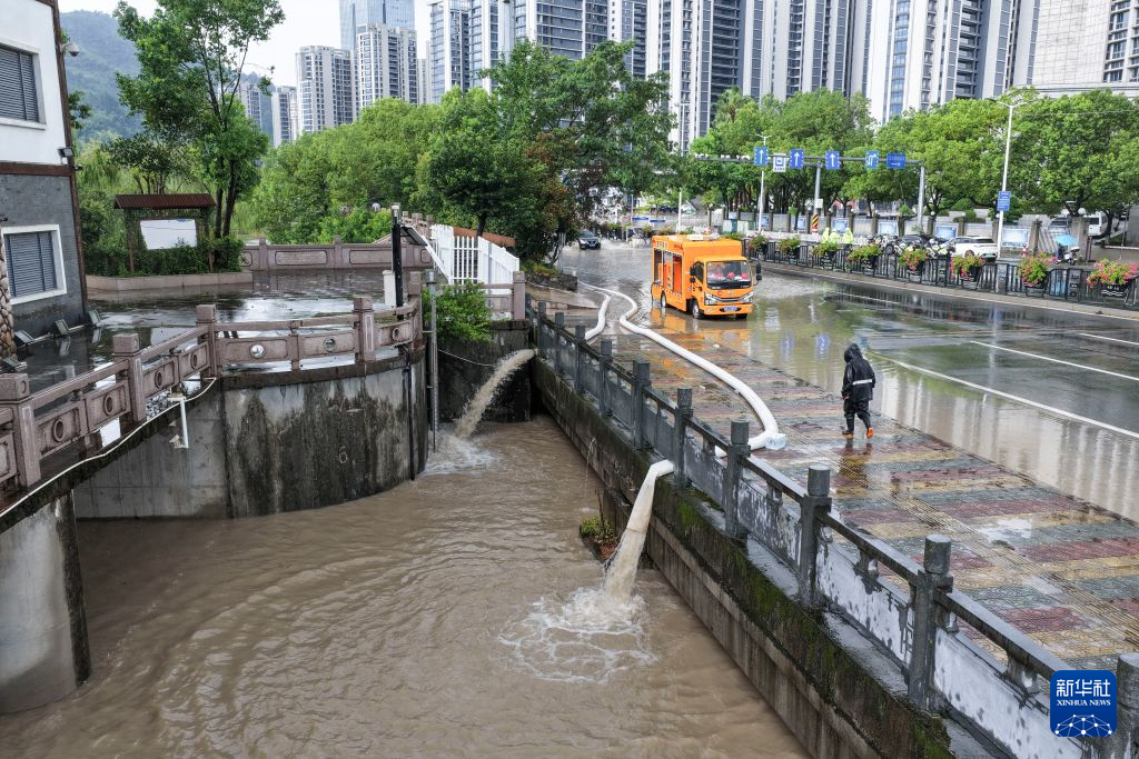 浙江温州:做好应急抢险工作 应对台风“白海豚”影响