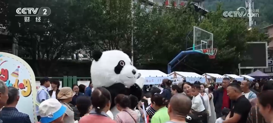 游客驻足,人气带动商气!“山水奇观+IP赋能+特色文化”催生文旅消费新增量