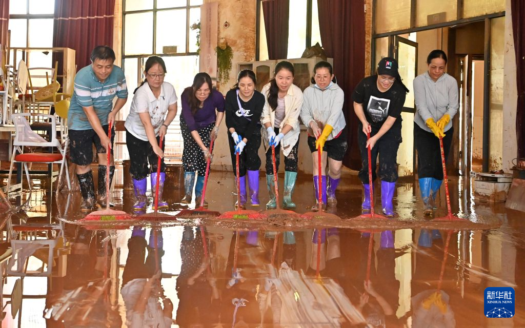 广西宁明:恢复校园环境迎接新学期