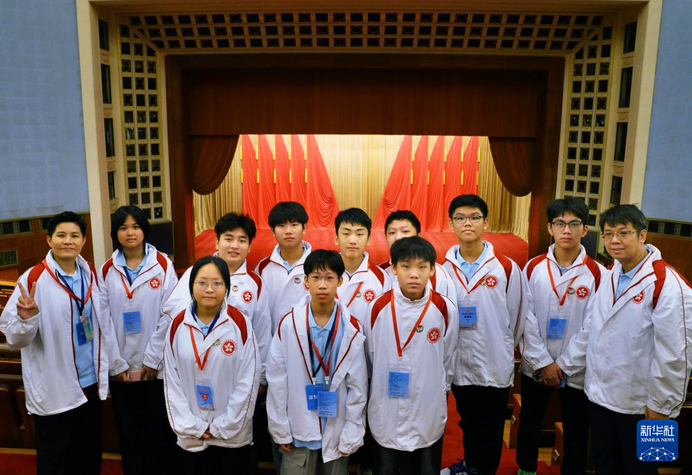综述:国旗引领青春路 同心共铸报国志——千名港澳青少年升旗队代表在京参加“向国旗敬礼”主题活动