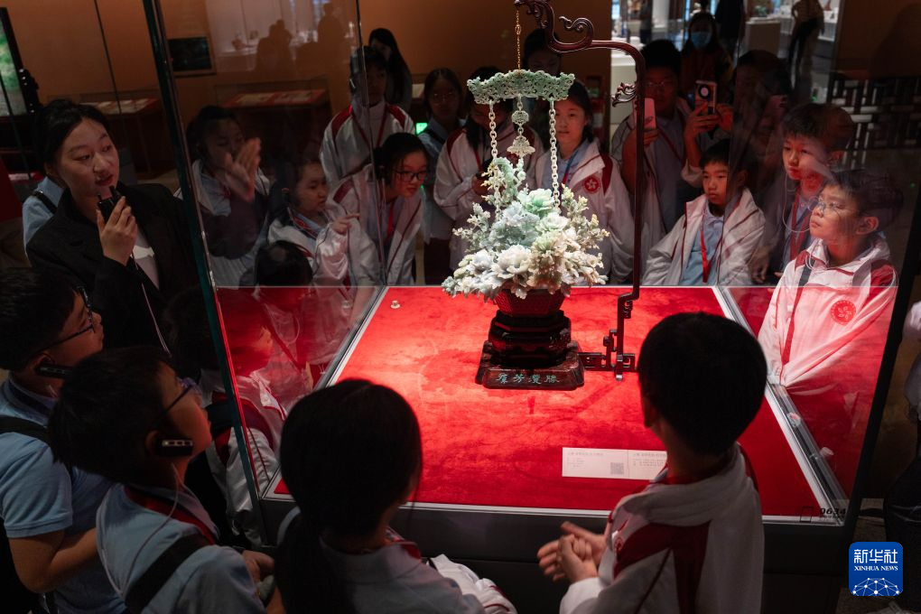 综述:国旗引领青春路 同心共铸报国志——千名港澳青少年升旗队代表在京参加“向国旗敬礼”主题活动