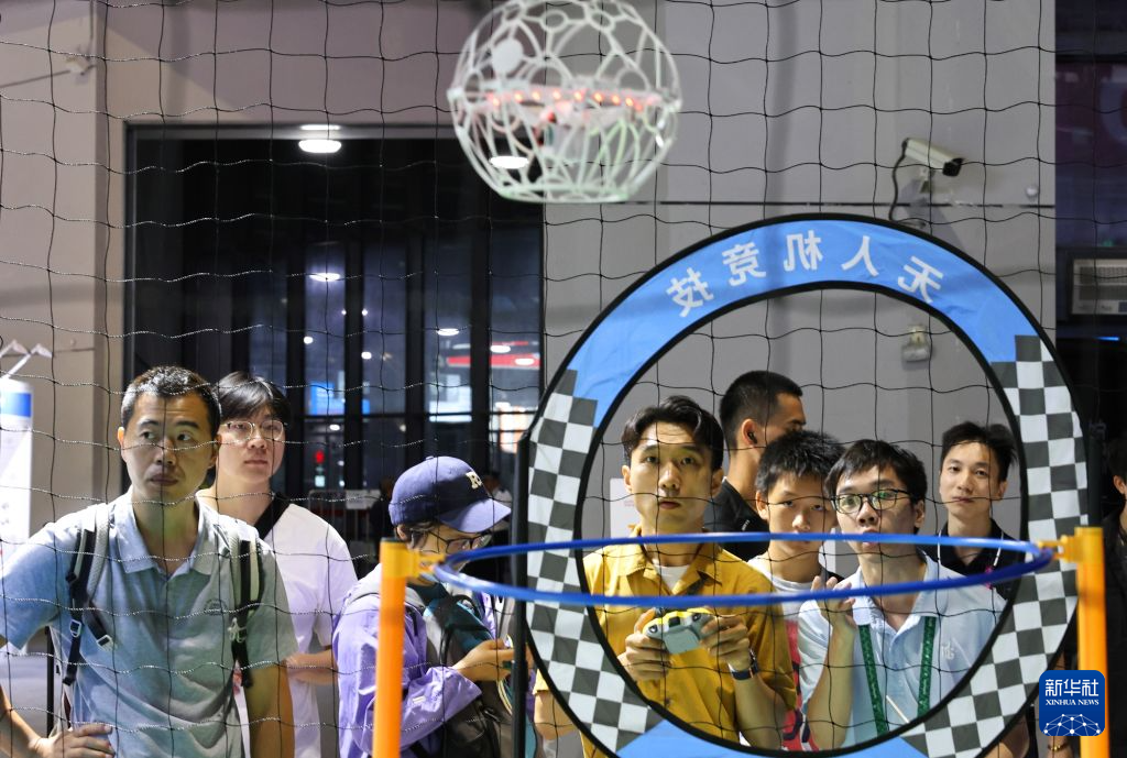 世界技能大赛:场上技艺比拼忙 场下观赛热情高