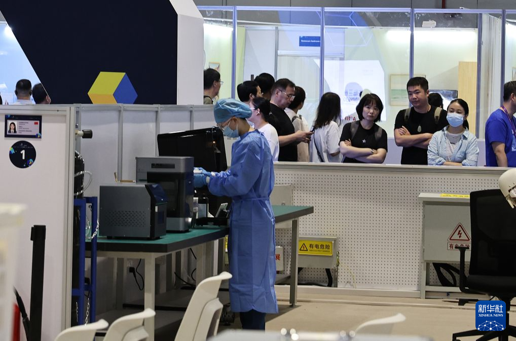 世界技能大赛:场上技艺比拼忙 场下观赛热情高