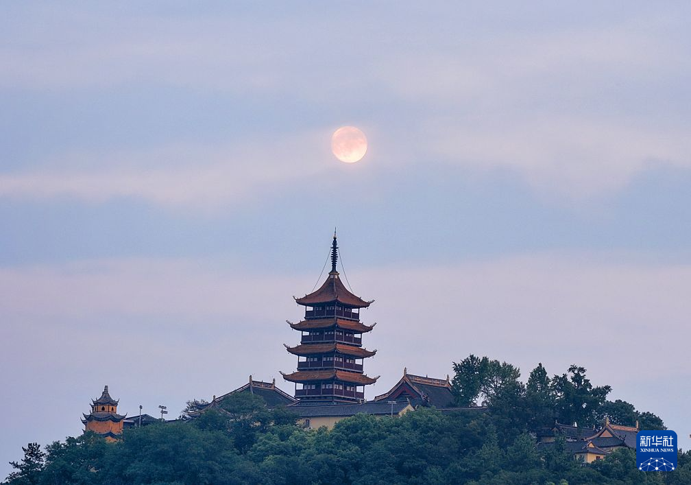 诗意中国丨一轮秋影转金波