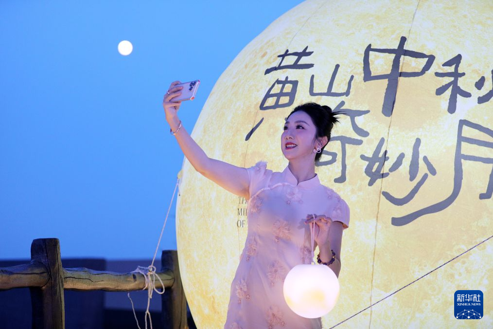 诗意中国丨一轮秋影转金波