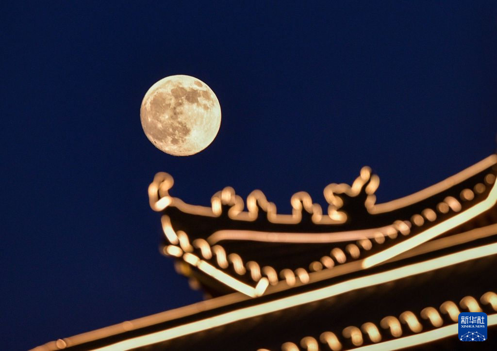 诗意中国丨一轮秋影转金波