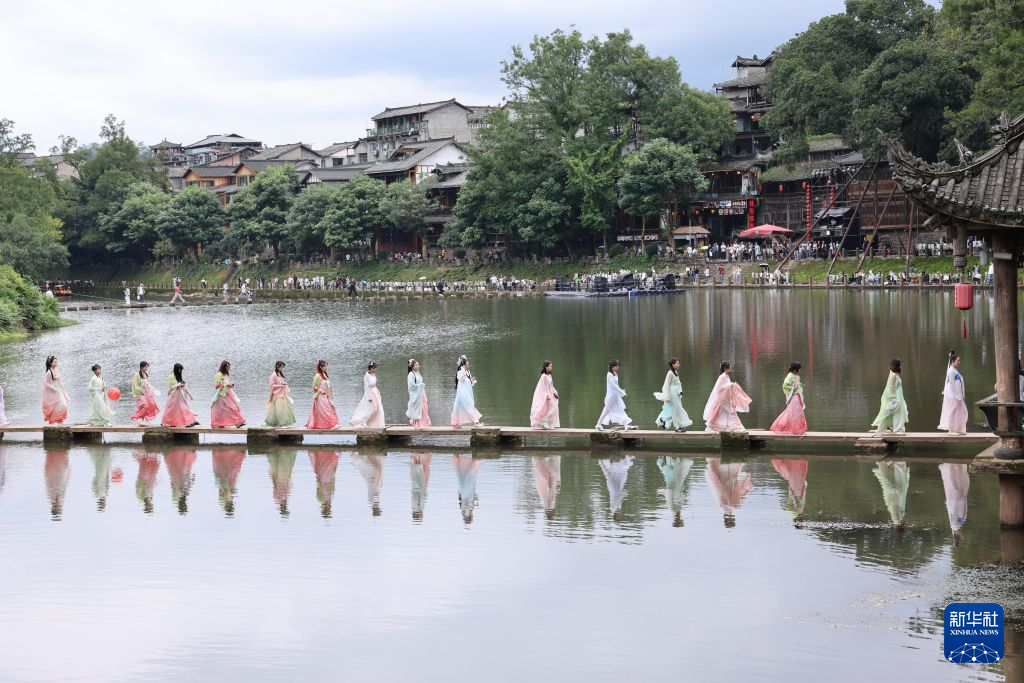 多彩活动过中秋