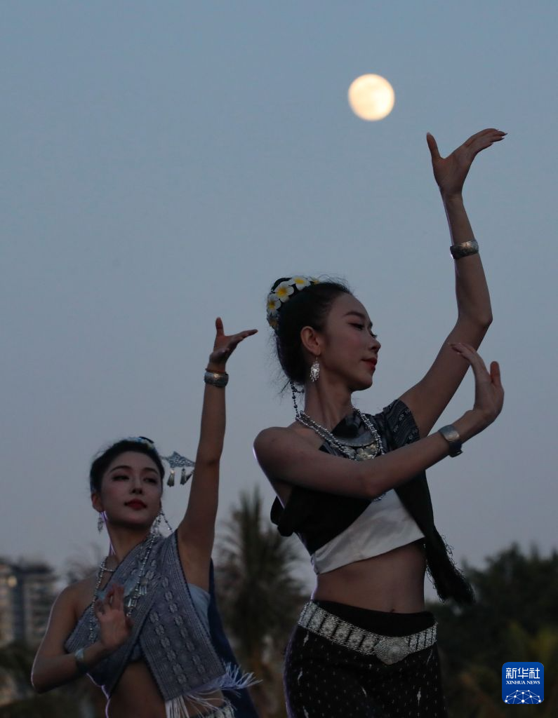 诗意中国丨一轮秋影转金波