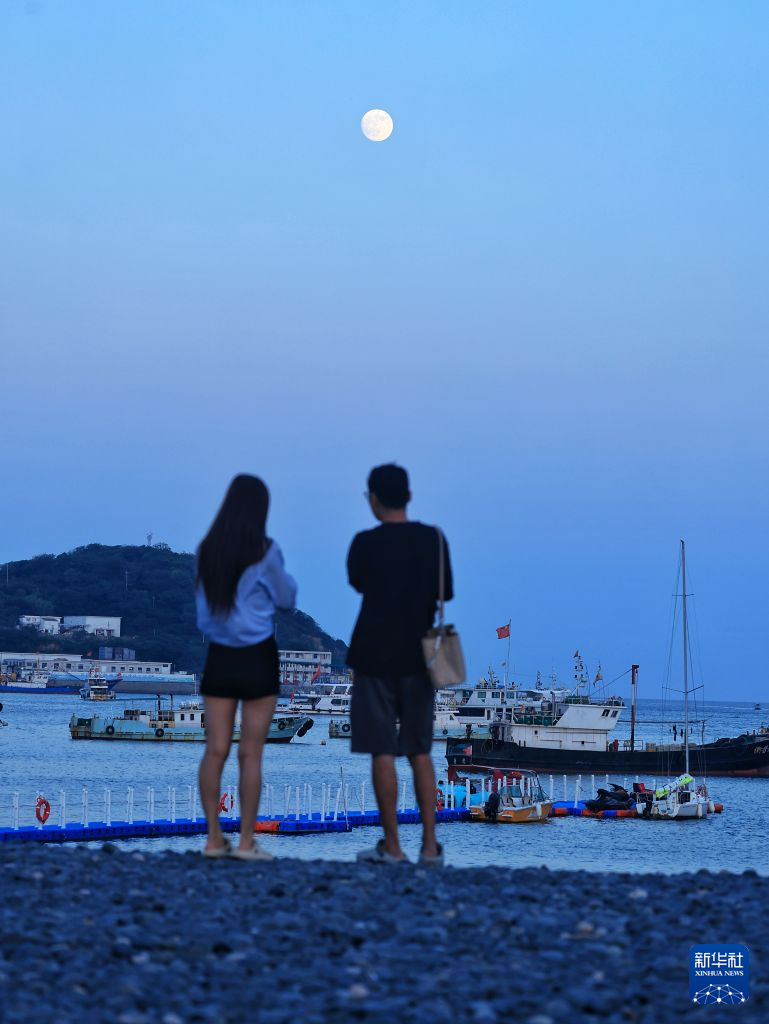 诗意中国丨一轮秋影转金波