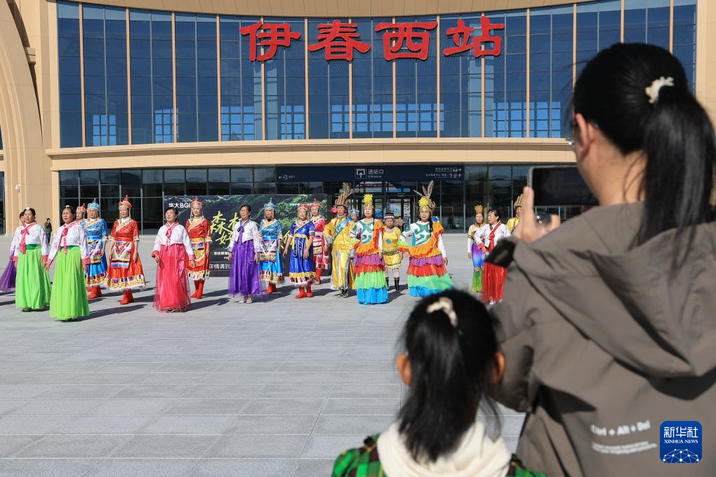 我国最北高铁迎来国庆黄金周