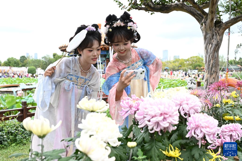 假日消费展现新动能
