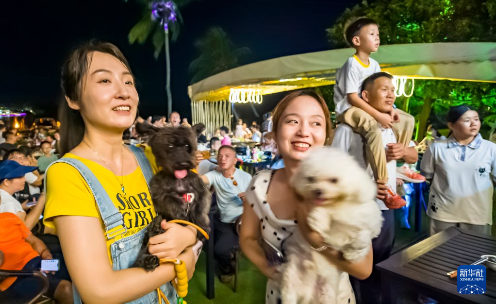 灯火映长假 夜游释放假期经济新潜力