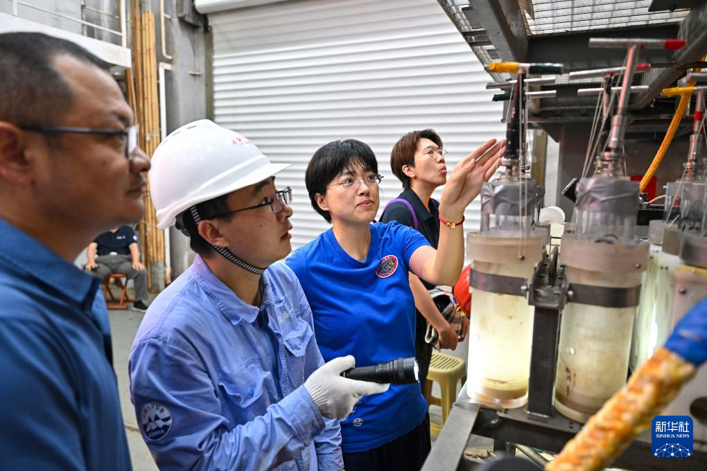 “蛟龙”入海