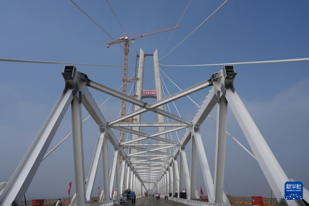 杭州湾跨海铁路大桥北航道桥合龙
