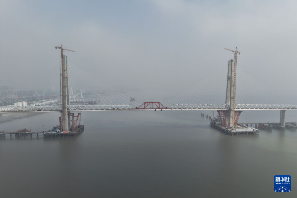 杭州湾跨海铁路大桥北航道桥合龙