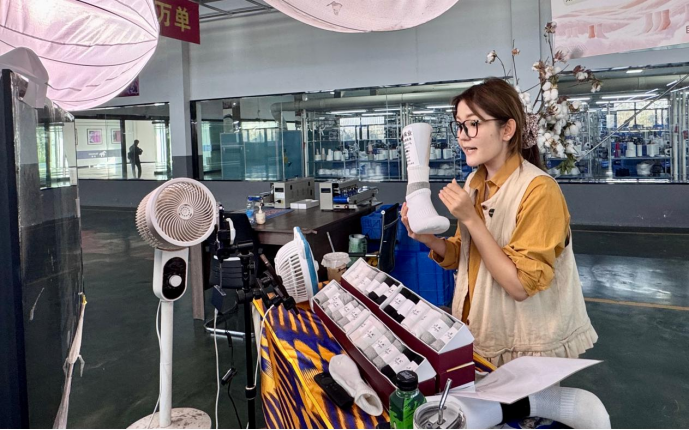 从一朵棉到一双袜——探访新疆棉花全产业链的增值密码 从一朵棉到一双袜——探访新疆棉花全产业链的增值密码