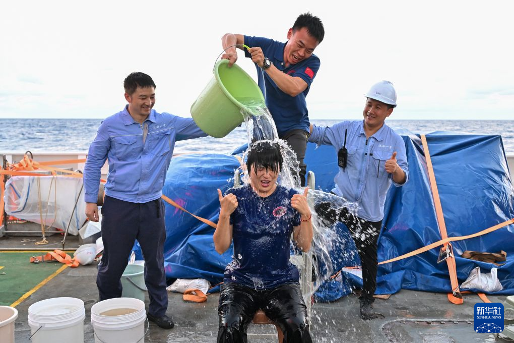 “蛟龙”号实现迭代升级 顺利完成7000米级海试