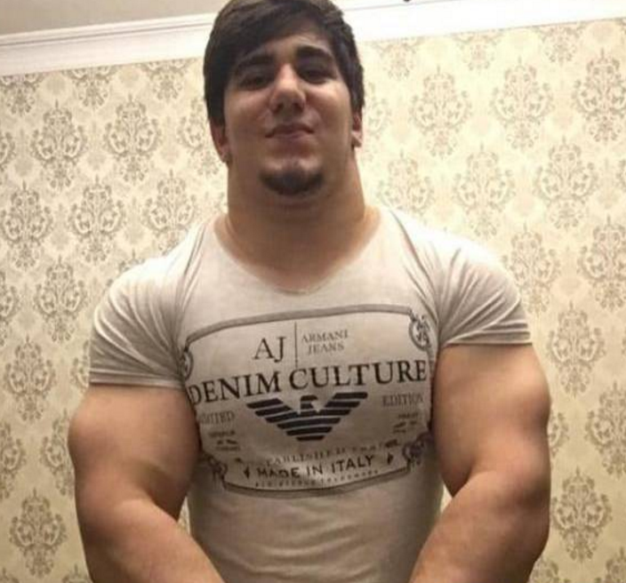 俄罗斯16岁高中生,肌肉发达脖子围度54cm!被称为少年浩克