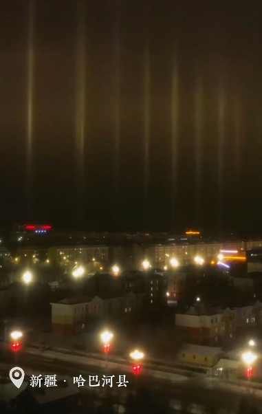 新疆阿勒泰地区出现“寒夜光柱”景观